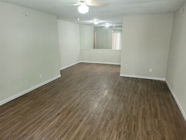 Building Photo - 9700 Leawood Blvd