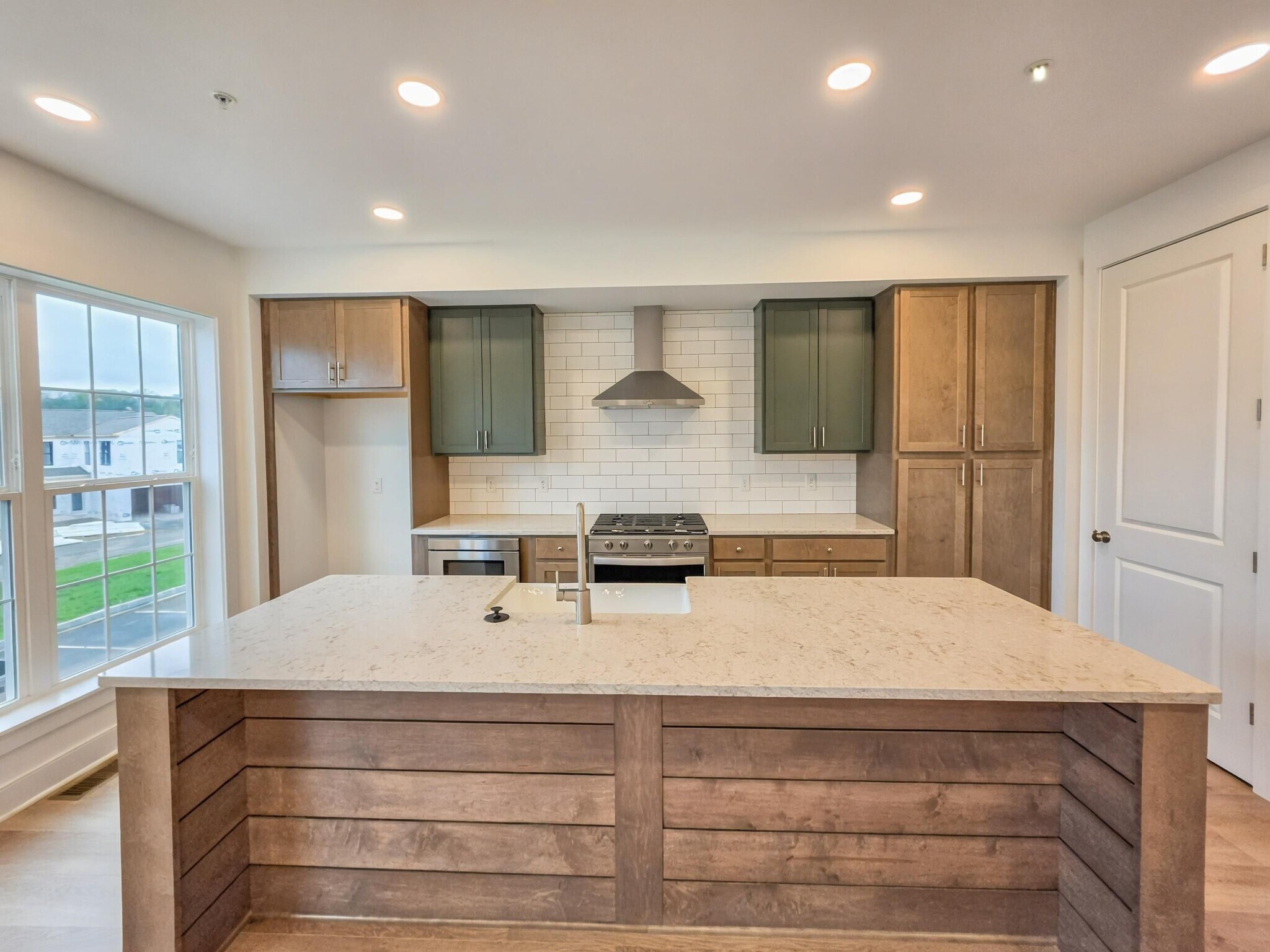 Building Photo - 317 Palisade Way