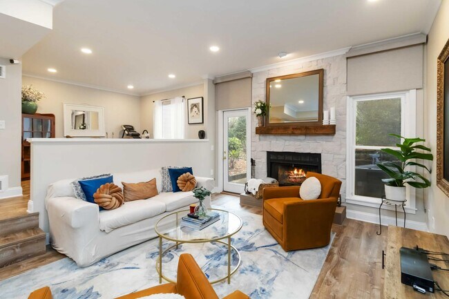 Building Photo - 1960 Variations Dr NE