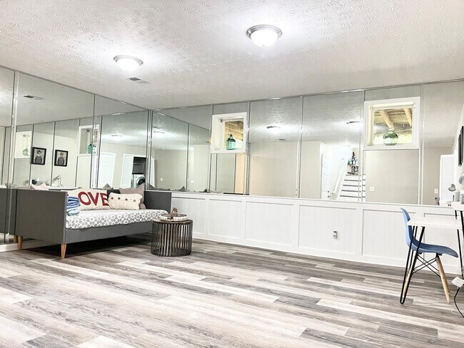 Building Photo - 1380 Twin Bridge Ln