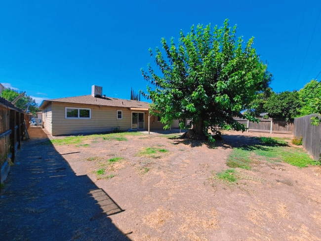 Building Photo - Amazing 3 Bedroom Home Near Cedar and Gett...
