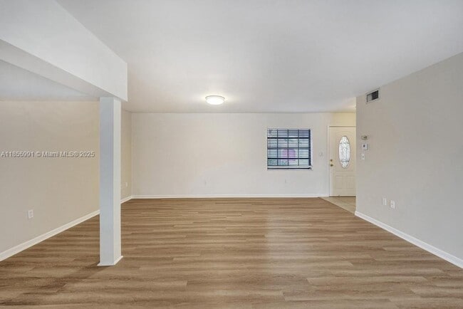 Building Photo - 9540 Sevilla Ln