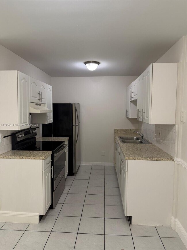 Primary Photo - 10370 SW 220th St