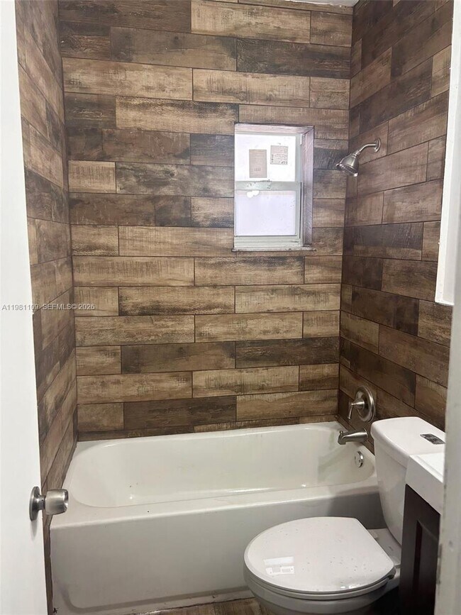 Building Photo - 730 SW 4th St