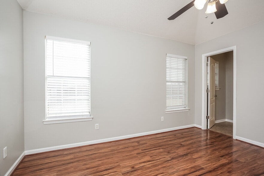 Building Photo - 1329 Annesdale Dr