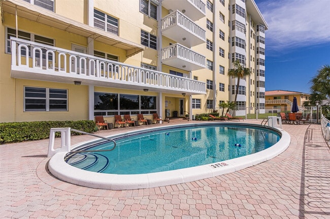 Building Photo - 2500 NE 48th Ln