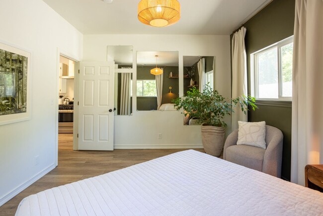 Building Photo - Ultra Unique Chico Tree House in The Avenues