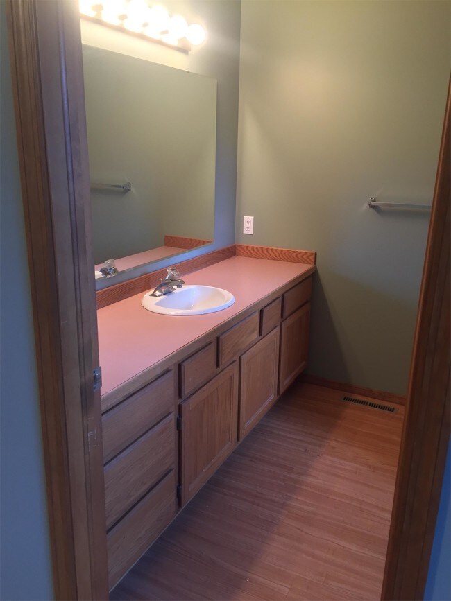 Building Photo - 1711 W Koch St