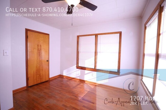 Building Photo - 1207 Holly-