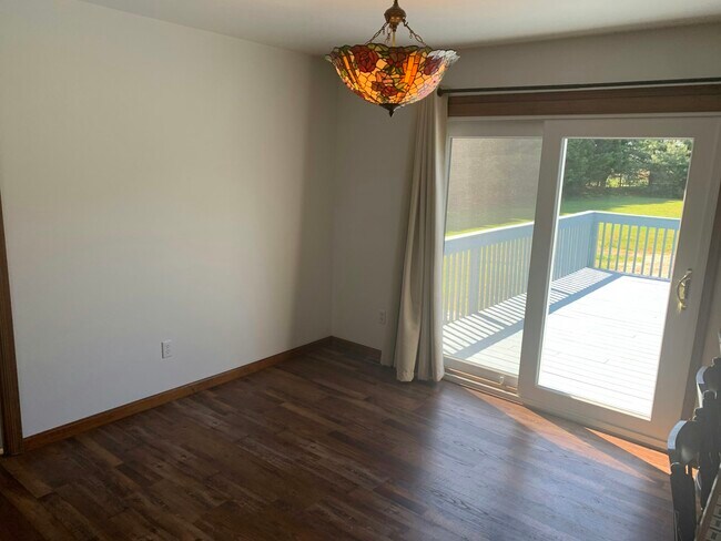 Building Photo - 142 Trillium Dr