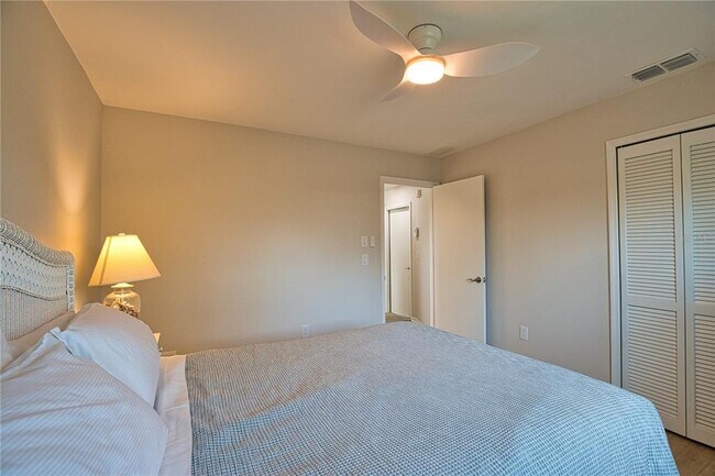 Building Photo - 556 Baffin Dr