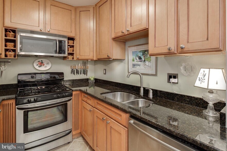 Building Photo - 2475 Virginia Ave NW