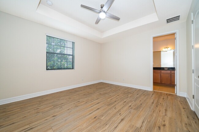 Building Photo - 10132 Eagle Creek Center Blvd