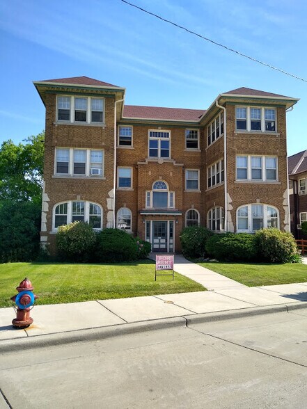 Building Photo - 4552 W Wells St