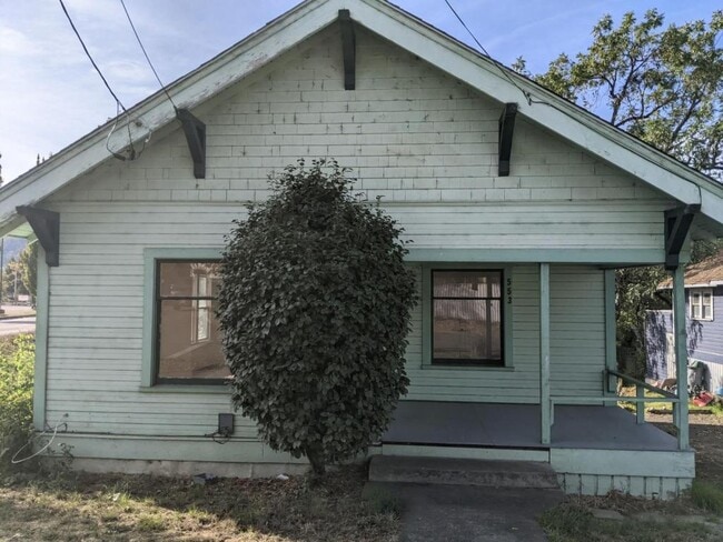 Building Photo - 553 SE Rice Ave
