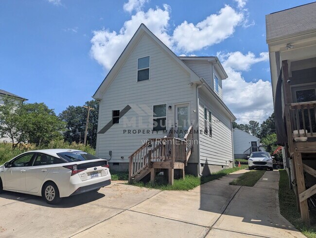 Building Photo - 702 Colfax St