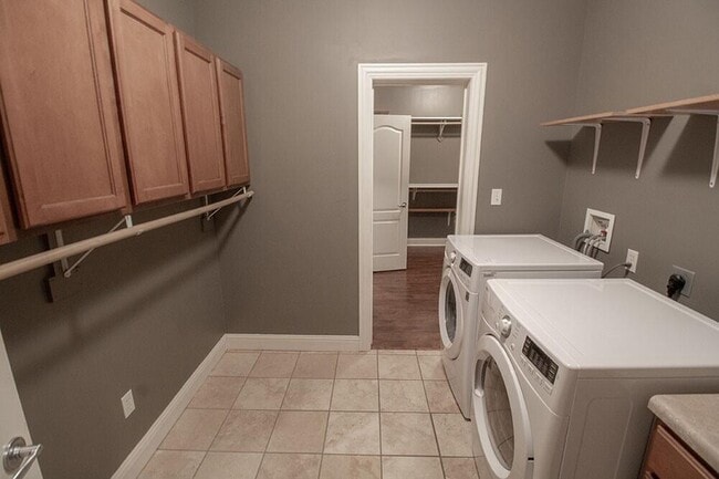 Building Photo - 5702 Thornbrook Pkwy