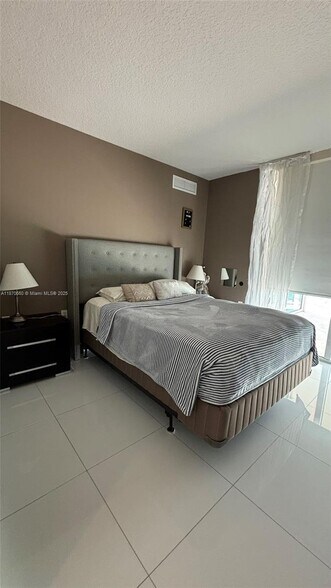 Building Photo - 150 Sunny Isles Blvd