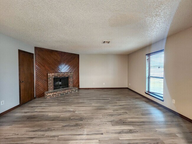 Building Photo - Cute 2 bedroom Duplex near OBU