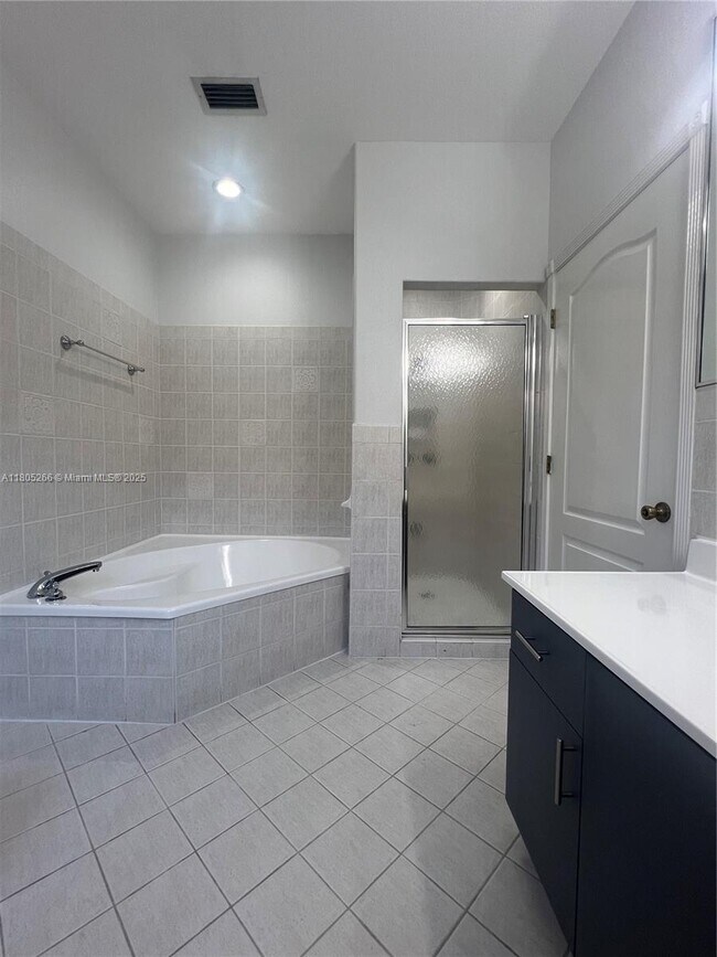 Building Photo - 2682 SW 139th Pl