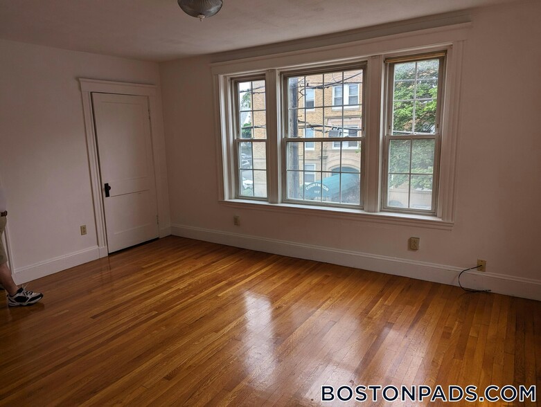 Building Photo - 120 Summer St