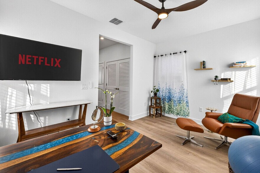 Building Photo - 1734 W Cherry St