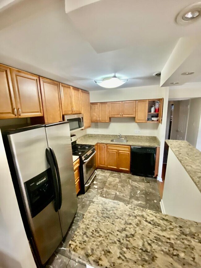 Building Photo - 2624 Redcoat Dr