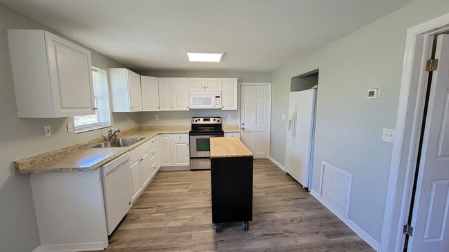Building Photo - Nice 2bed/ 1 bath in Sarasota ~ Tallevast ...