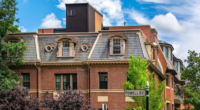 Building Photo - Deluxe Room - Pelham Hall