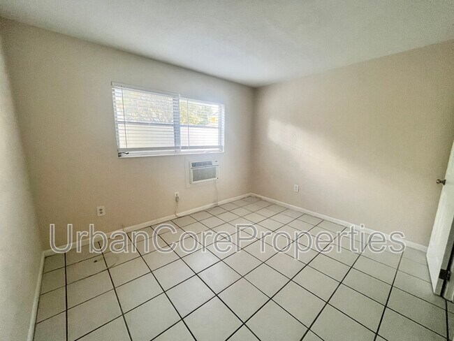 Building Photo - 115 7th Ave N