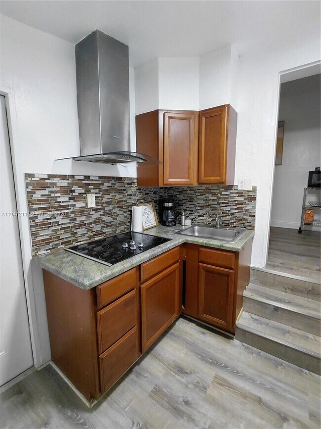 Building Photo - 1050 NE 82nd St