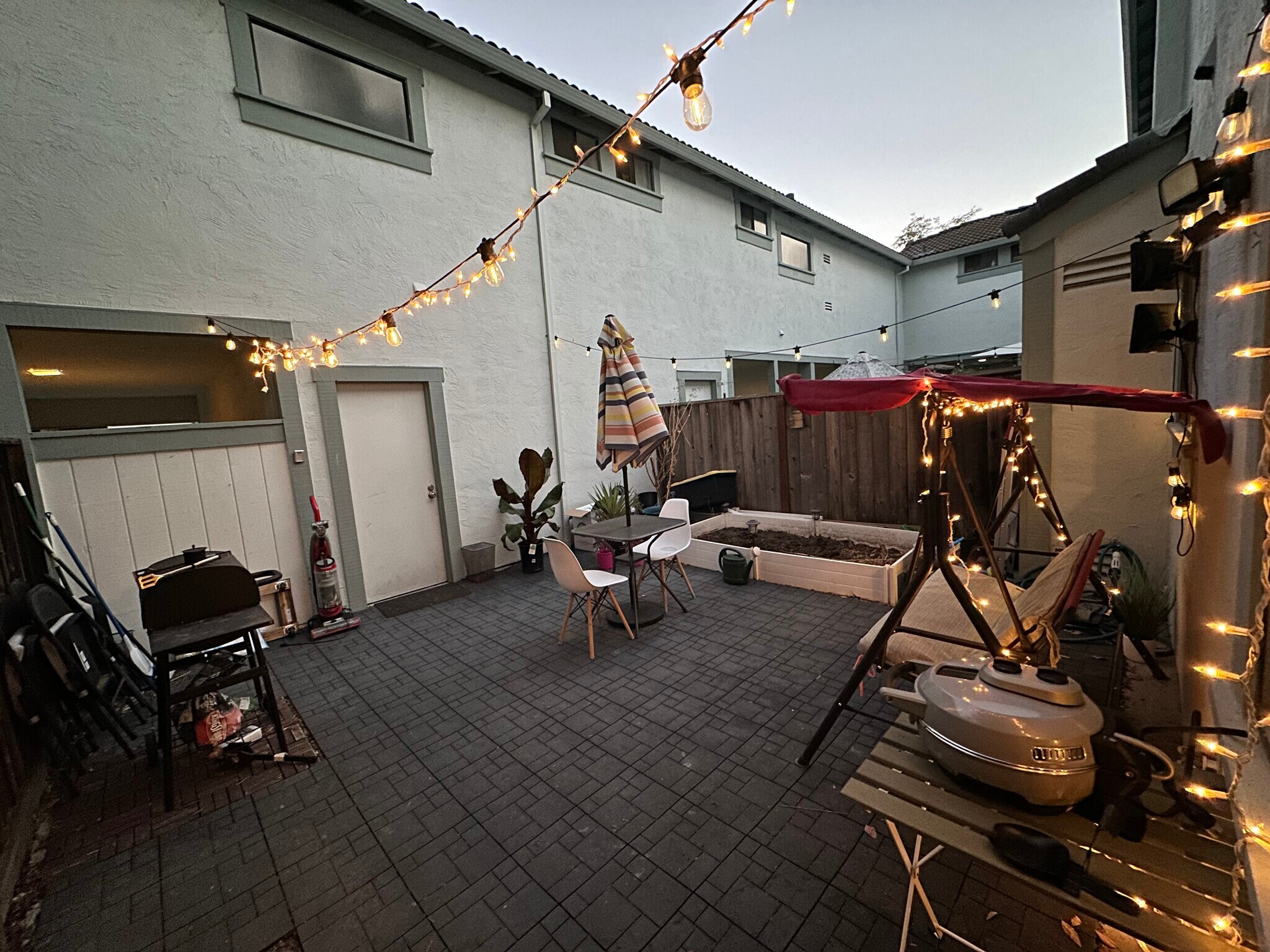 Building Photo - 34736 Tuxedo Cmn