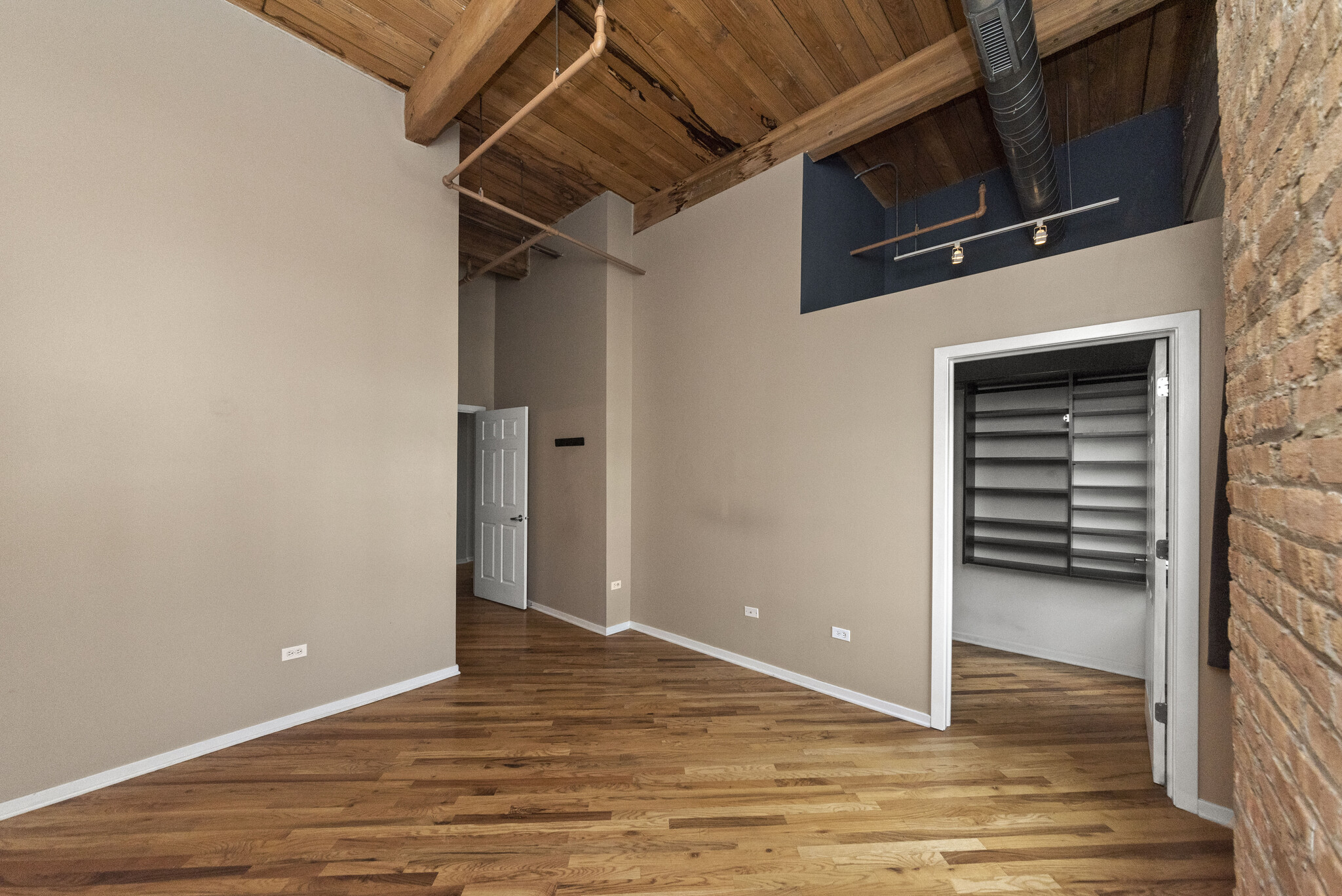 Building Photo - 1040 W Adams St