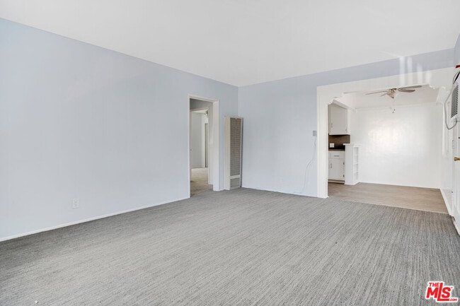 Building Photo - 176 W Elmwood Ave