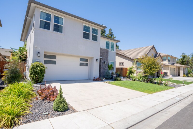 Building Photo - 3625 Blue Bird Dr