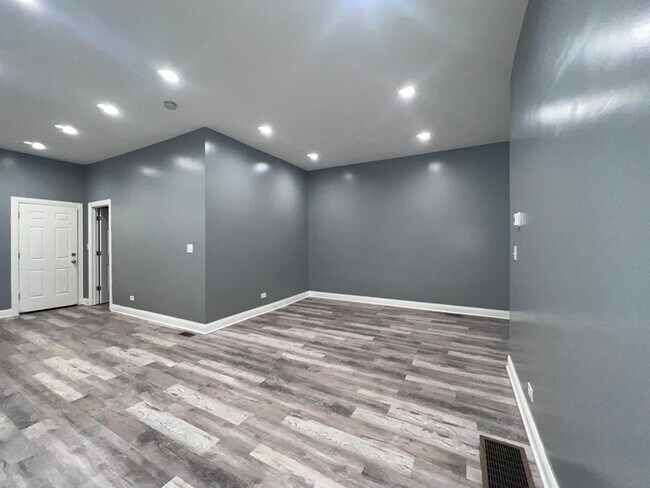 Building Photo - 7057 S Normal Blvd