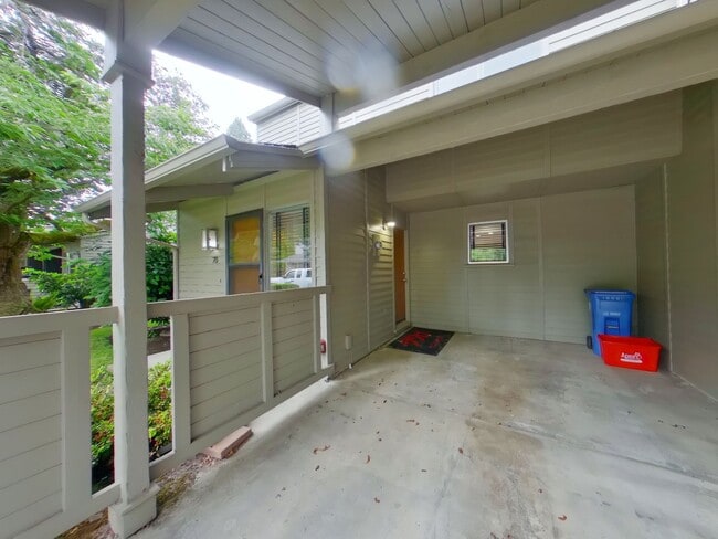 Building Photo - 2 Bedroom Condo In Fantastic Location!