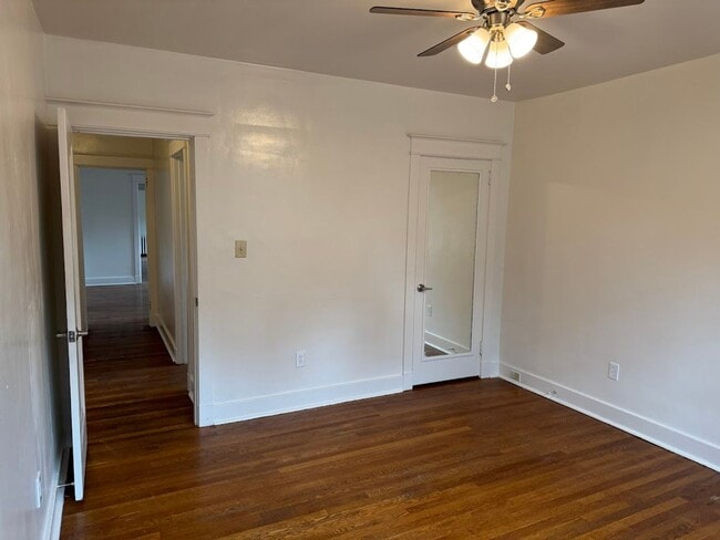Building Photo - Wonderful Duplex in the Heart of Squirrel Hill!