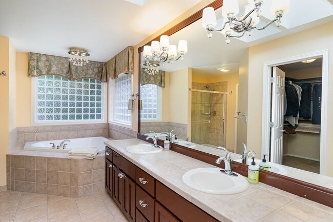 Building Photo - 4Bd/3Ba Woodinville House