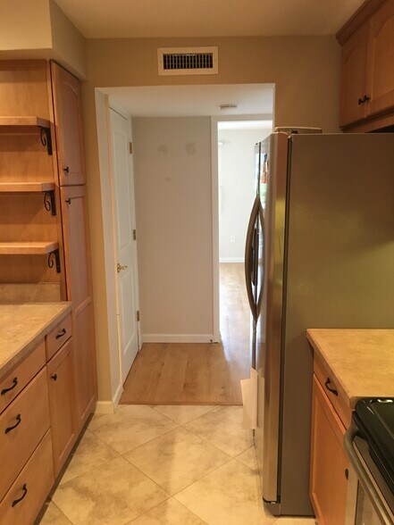 Building Photo - 516 Orange Dr