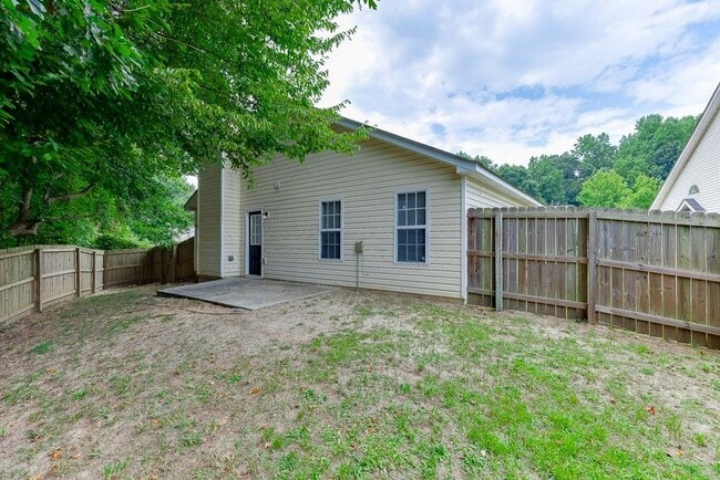 Building Photo - 2195 Oakland Spring Dr