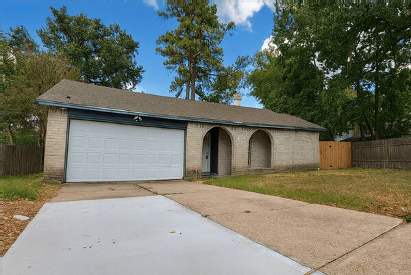 Primary Photo - 7015 Maple Fox Dr