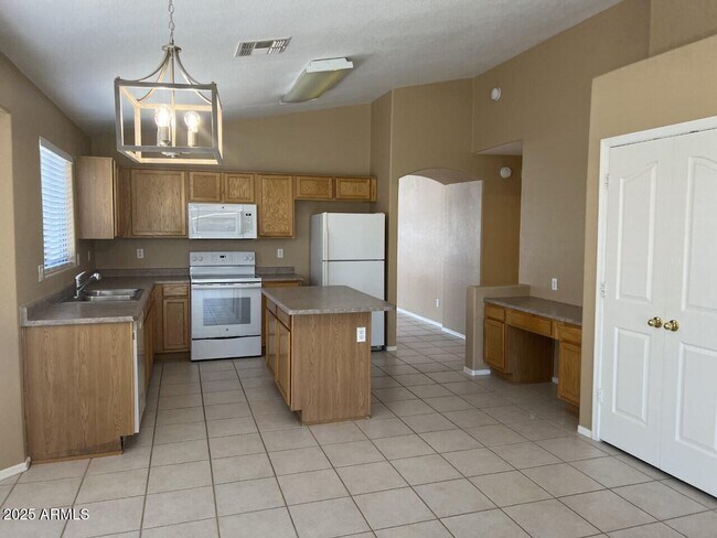Building Photo - 6607 W Prickly Pear Trail