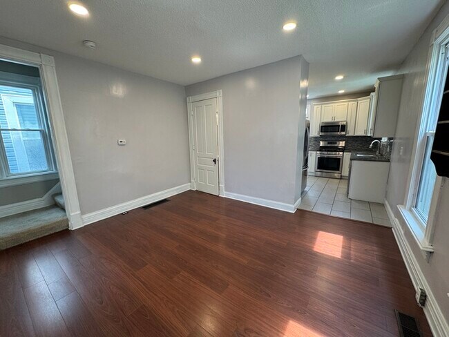 Building Photo - 214 N 17th St