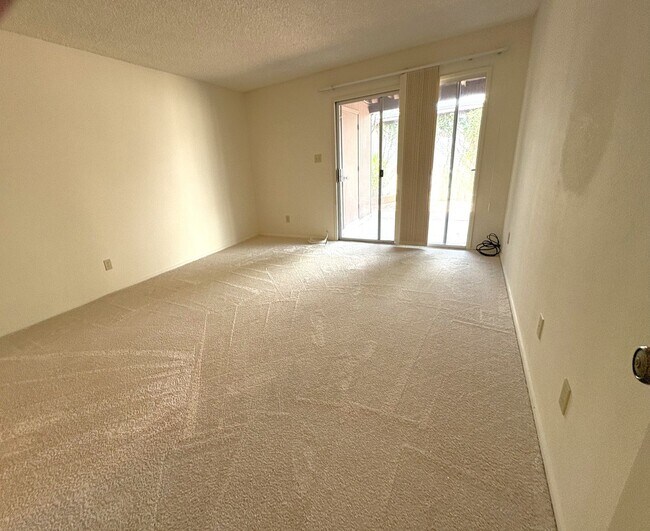 Building Photo - 9061 E Palms Park Dr