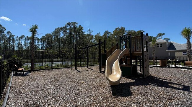 Building Photo - 14415 Crest Palm Ave