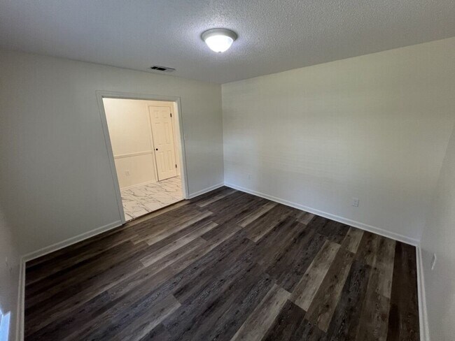 Building Photo - Newly renovated Single-Family Home in Shenandoah Estates Subdivision!