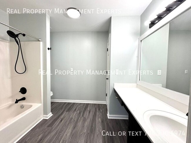 Building Photo - 3837 Glenlea Commons Dr