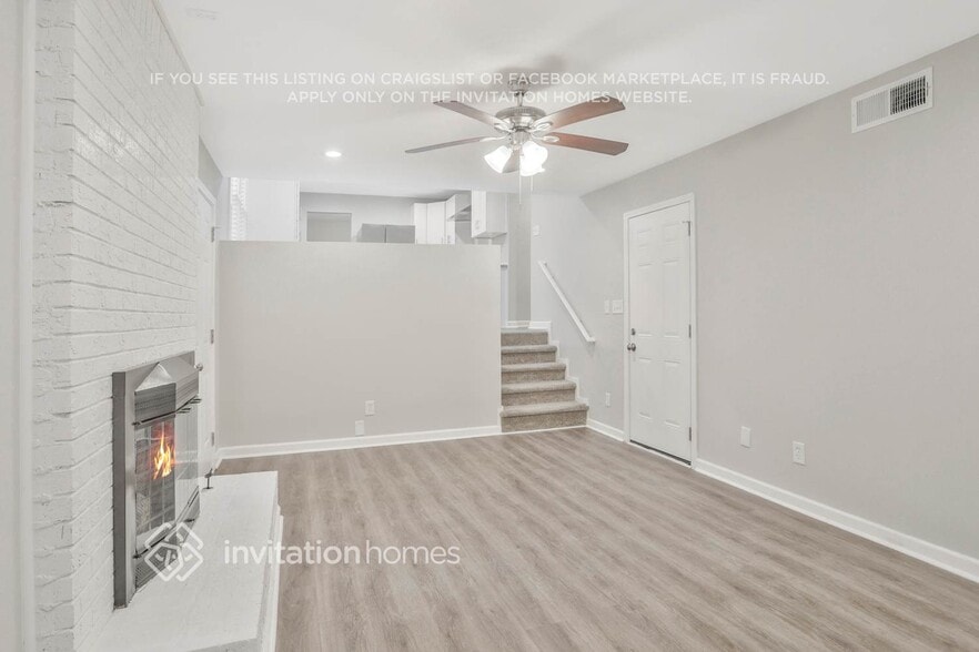 Building Photo - 3049 Larkspur Cir SW
