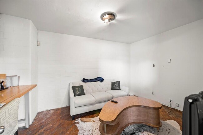 Building Photo - 1227 13th St